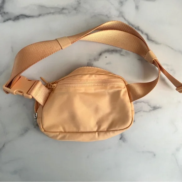Lululemon Everywhere Belt Bag 1L, Summer Glow - Picture 5 of 10